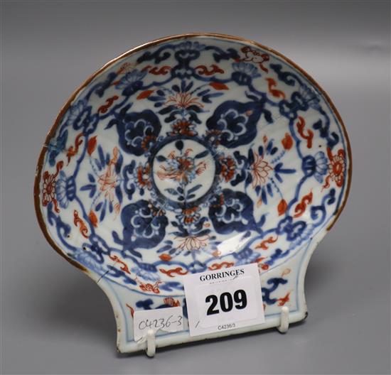 A Chinese Kangxi Imari shell dish height 15cm (a.f.)